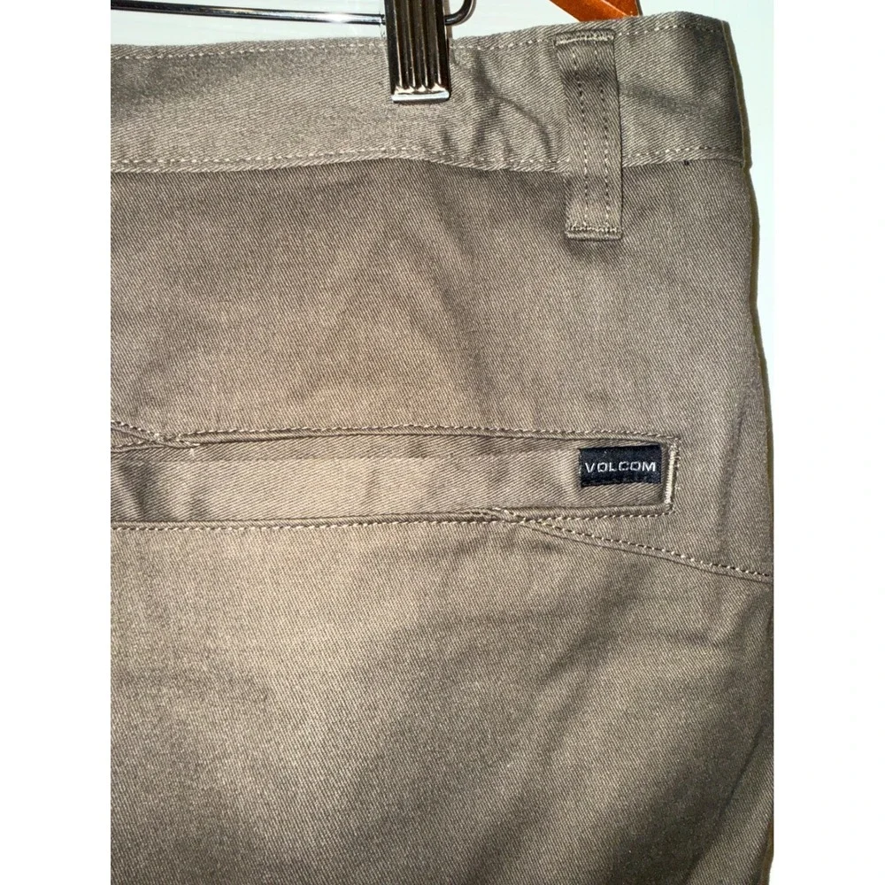NWT Volcom Vmonty Stretch 22 Chino Shorts Mushroom Brown Mens Size 36 A09117V3